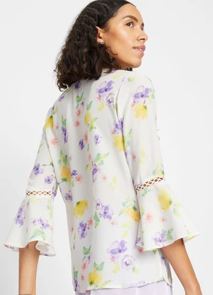bonprix - Blusa Floral Botânico em Crepe Plano - BONPRIX