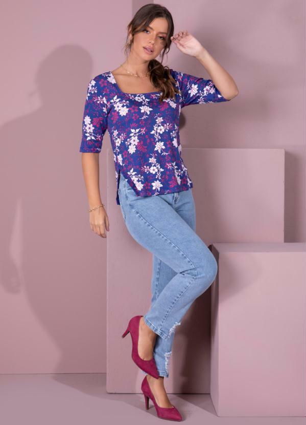 Outlet - Blusa Floral Marinho com Decote Quadrado 7