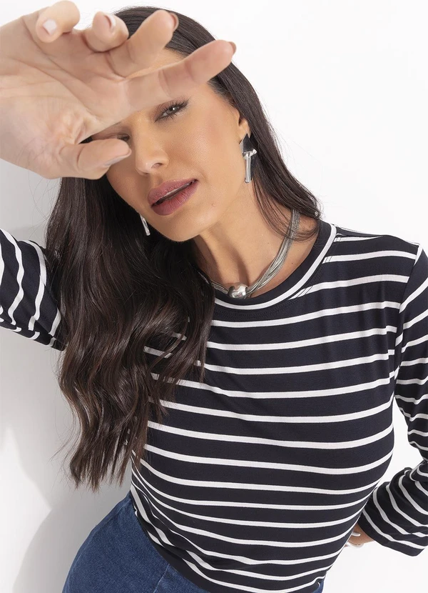 Quintess - Blusa Listrado Preto em Malha de Viscose 7