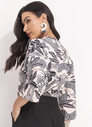 Quintess - Blusa Manga 3/4 em Malha Fria Estampada com Decote Redondo - QUINTESS