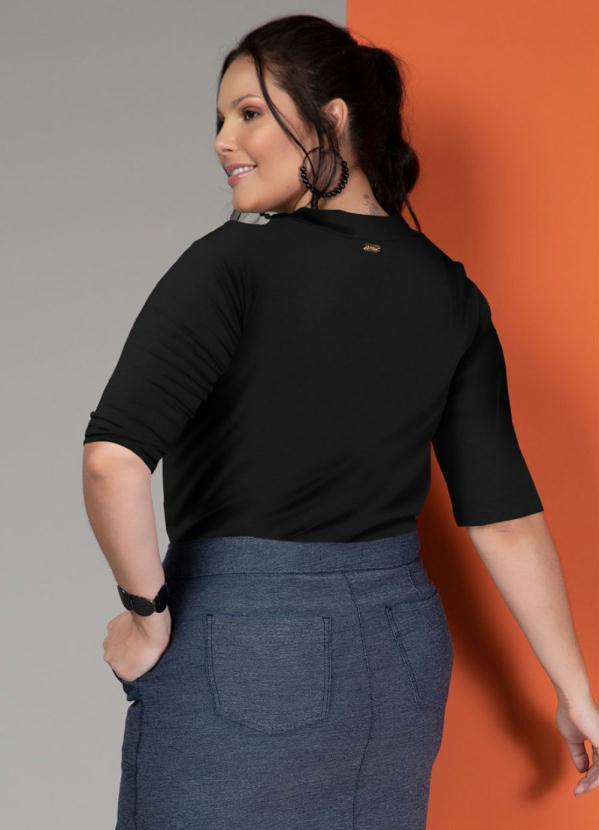 Quintess - Blusa Preta com Detalhe de Zíper Frontal 6