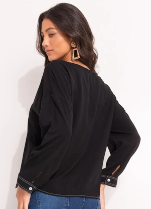 Quintess - Blusa Preta em Viscose com Decote V e Detalhes Contrastantes - QUINTESS