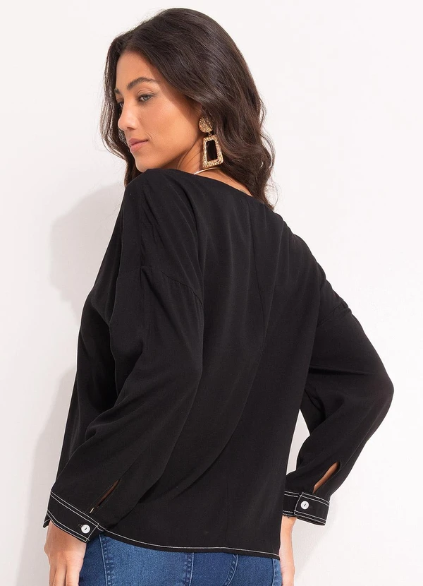 Quintess - Blusa Preta em Viscose com Decote V e Detalhes Contrastantes 3