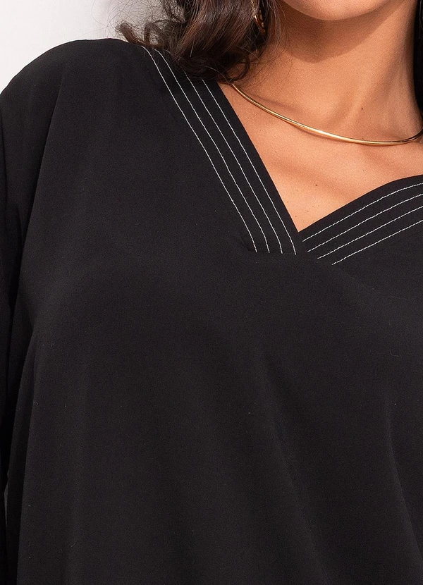 Quintess - Blusa Preta em Viscose com Decote V e Detalhes Contrastantes 2
