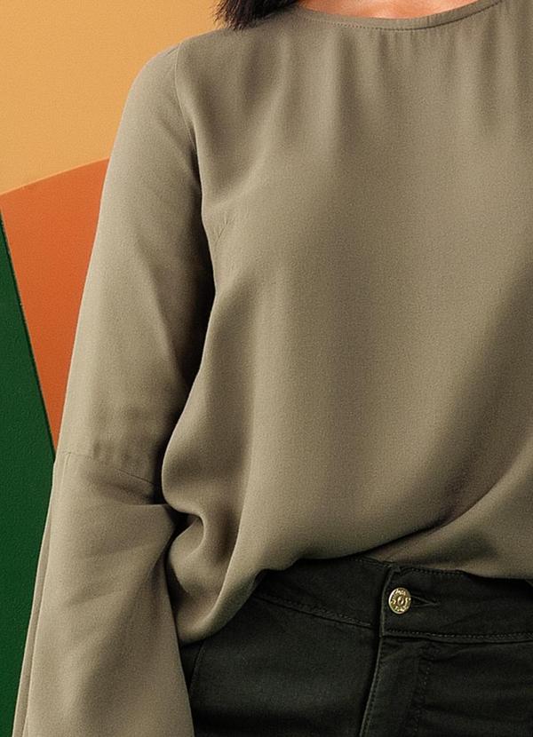 Quintess - Blusa Verde Oliva em Viscose Plana Sarjada 4