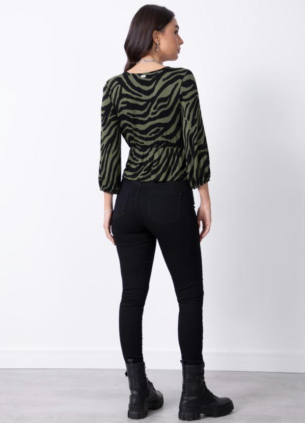 Quintess - Blusa Zebra Verde com Babados 3