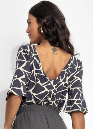 Quintess - Blusa Abstrato Bicolor em Malha de Viscose - QUINTESS