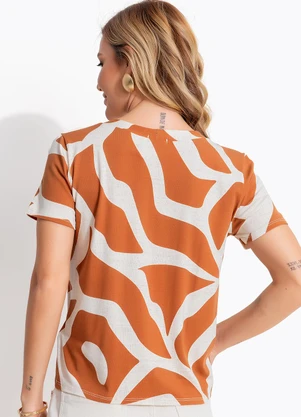 Quintess - Blusa Abstrato Caramelo em Malha de Viscose - QUINTESS