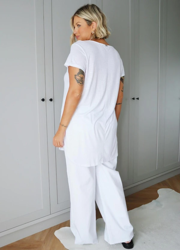 Quintess - Blusa Alongada Branca com Barra Arredondada 1