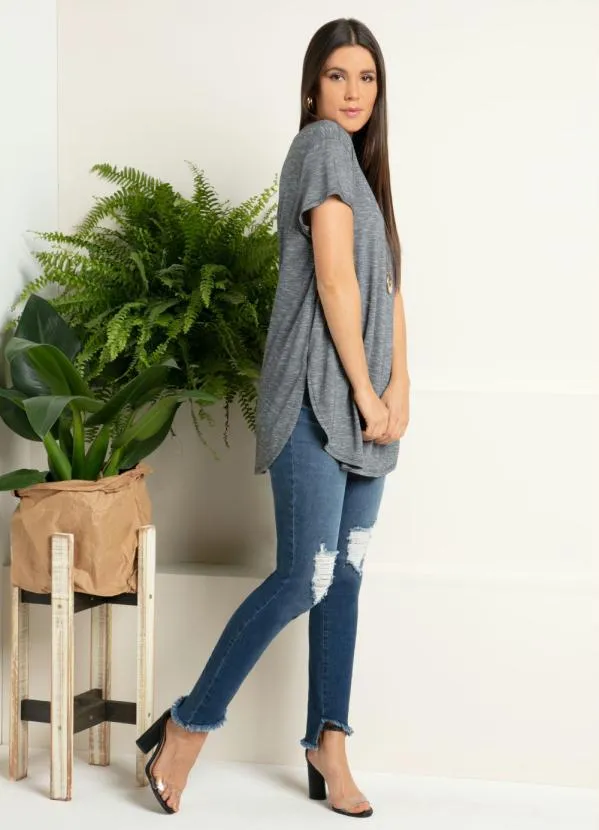 Quintess - Blusa Alongada Cinza com Decote V 5