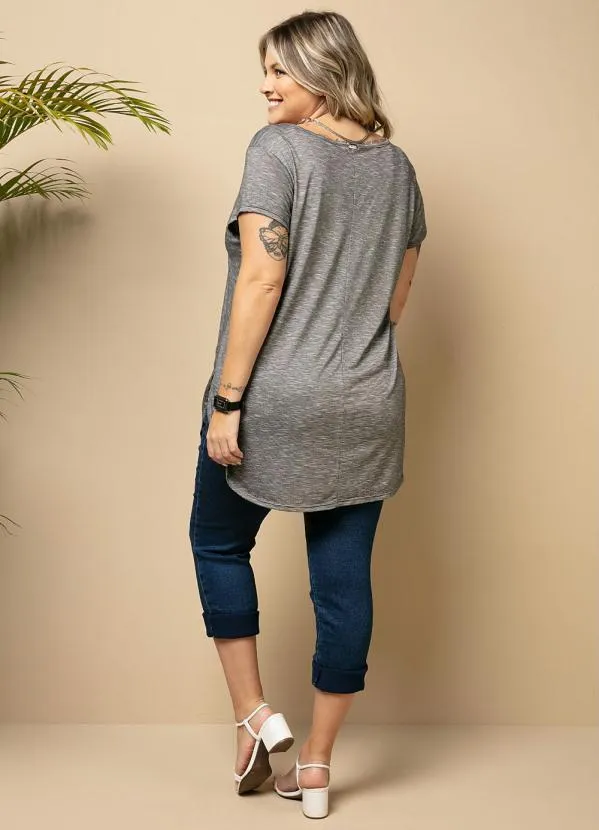 Quintess - Blusa Alongada Cinza com Decote V