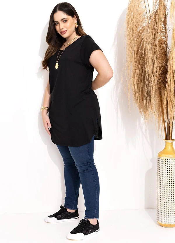 Quintess - Blusa Alongada Preta com Barra Arrendondada 9