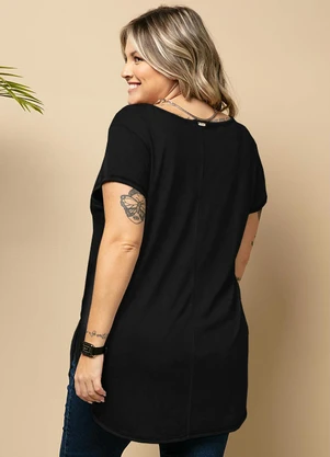 Quintess - Blusa Alongada Preta com Decote V - QUINTESS