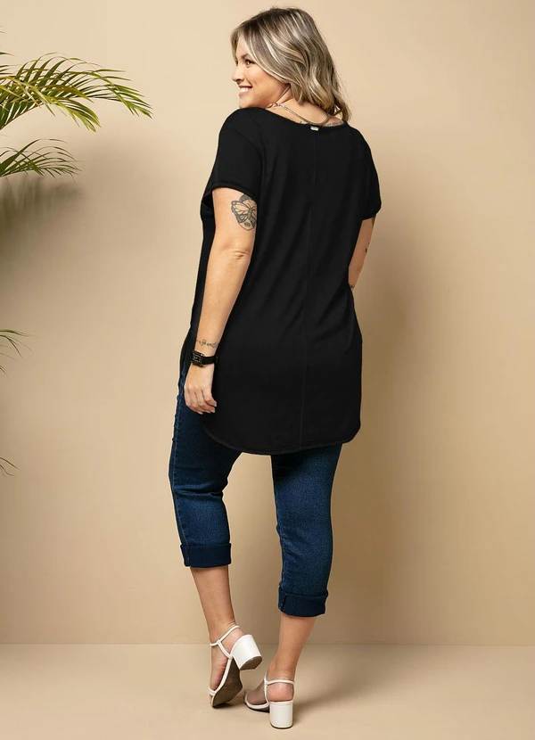 Quintess - Blusa Alongada Preta com Decote V 13