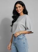 Blusa Ampla Cinza Claro com Manga Morcego e Detalhe de Bot�o