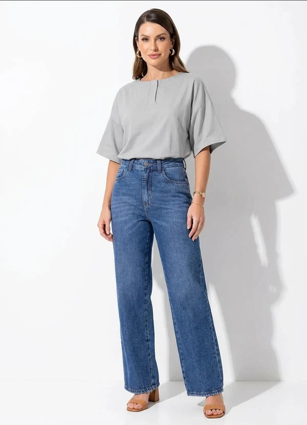 Quintess - Blusa Ampla Cinza Claro com Manga Morcego e Detalhe de Botão 3