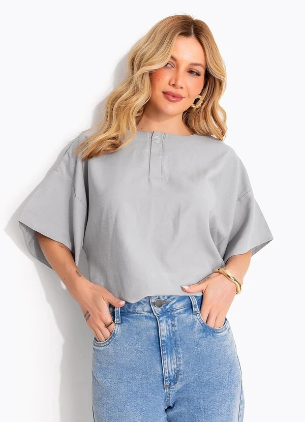 Quintess - Blusa Ampla Cinza Claro com Manga Morcego e Detalhe de Botão 8