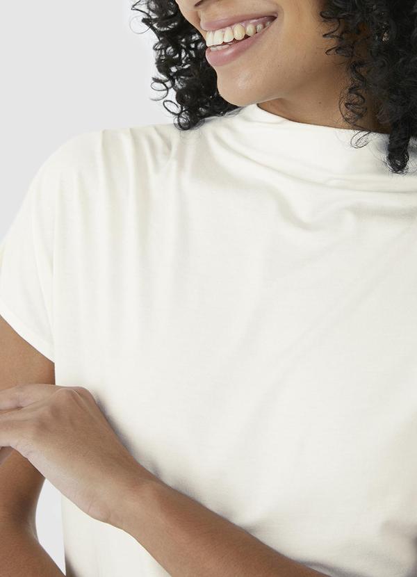 Malwee - Blusa Assimétrica em Malha Viscose Bege 3