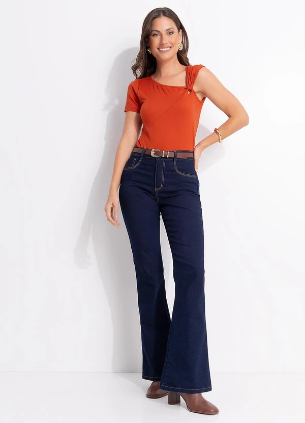 Quintess - Blusa Assimétrica Terracota em Malha Suede com Detalhe de Torção 3