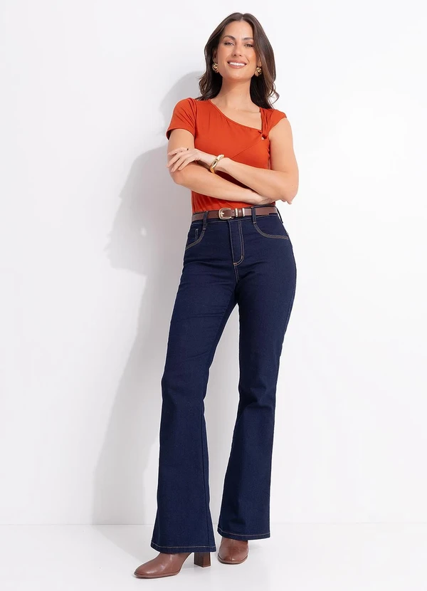 Quintess - Blusa Assimétrica Terracota em Malha Suede com Detalhe de Torção