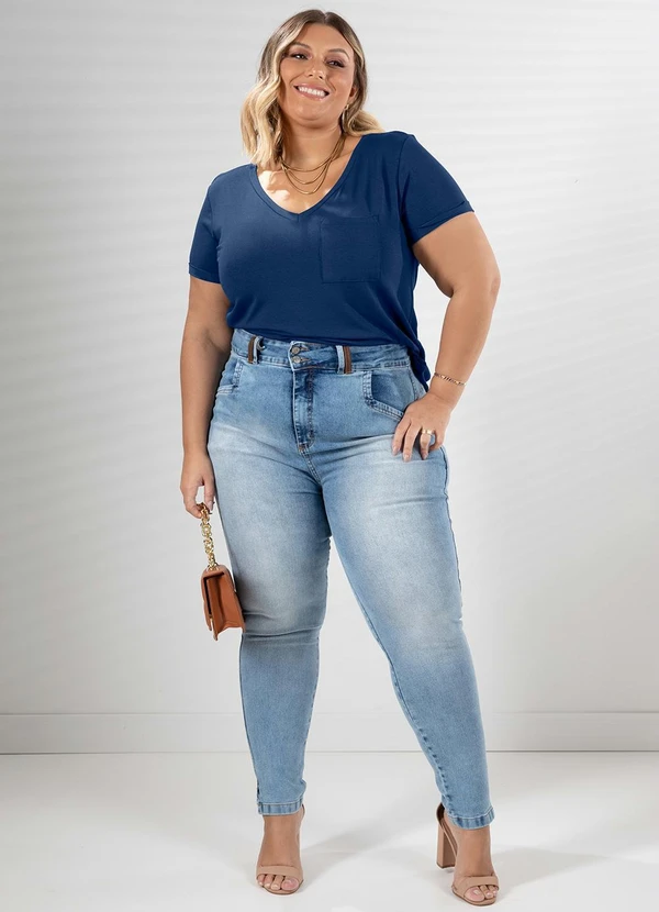 Quintess - Blusa Azul com Decote V e Bolso Frontal 11