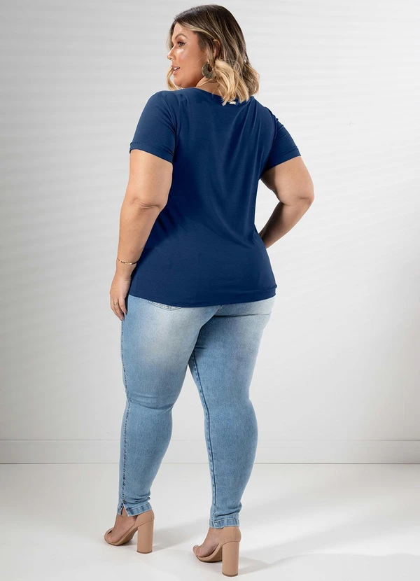 Quintess - Blusa Azul com Decote V e Bolso Frontal 12