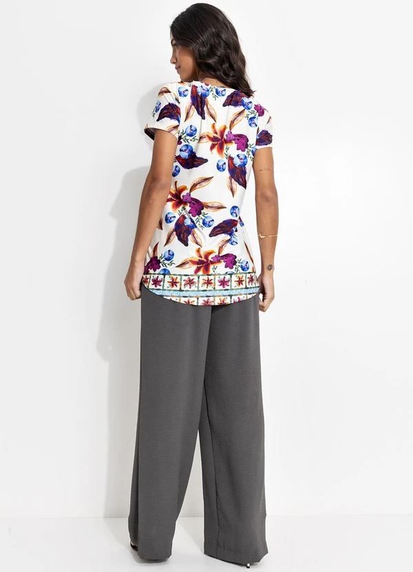 Quintess - Blusa Alongada Floral em Malha Fria com Barrado e Manga Curta
