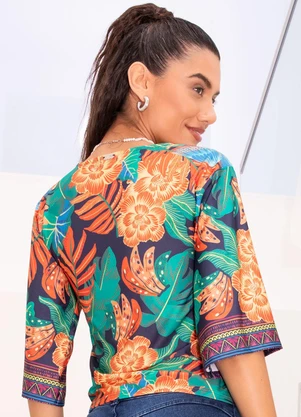 Quintess - Blusa Barrado Tropical em Malha Fria - QUINTESS