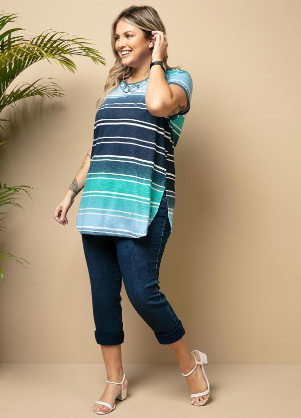 Quintess - Blusa Básica com Barra Arredondada Azul 7