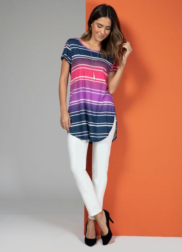 Quintess - Blusa Básica com Barra Arredondada Roxa 3