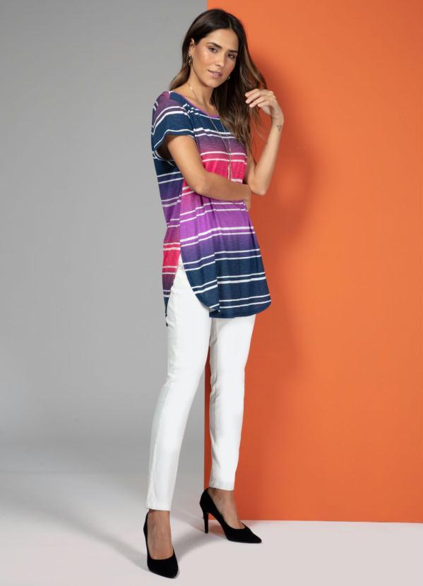 Quintess - Blusa Básica com Barra Arredondada Roxa 5