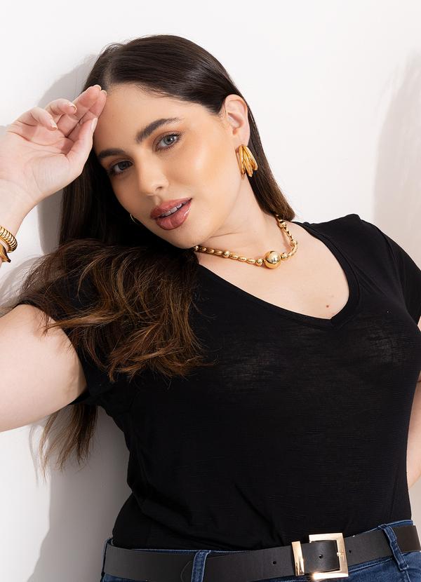 Quintess - Blusa Básica Preta com Mangas Curtas 13