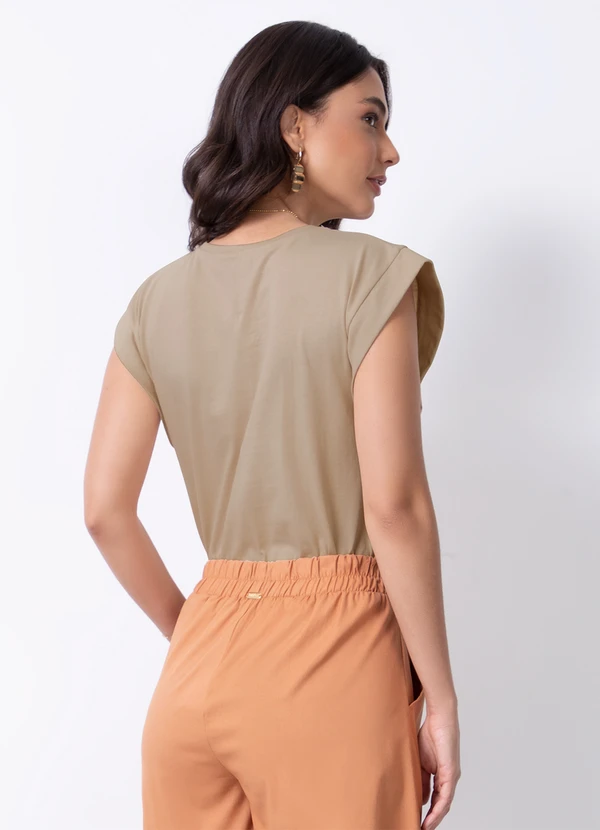 Quintess - Blusa Bege Muscle Tee