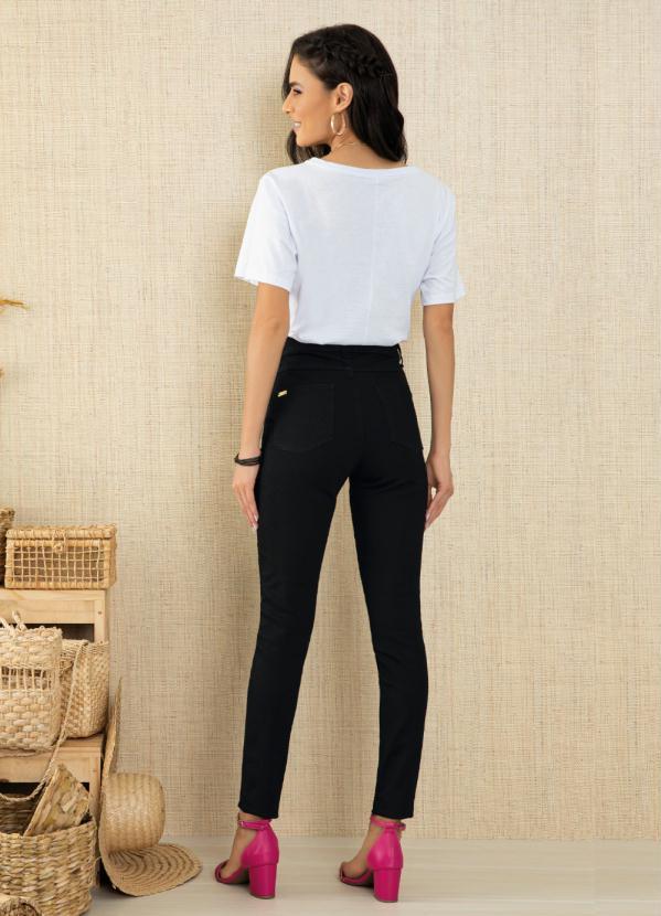 Quintess - Blusa Branca com Bolso 4