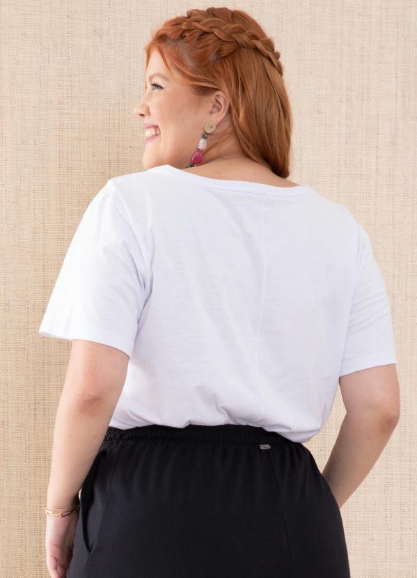 Quintess - Blusa Branca com Bolso 7