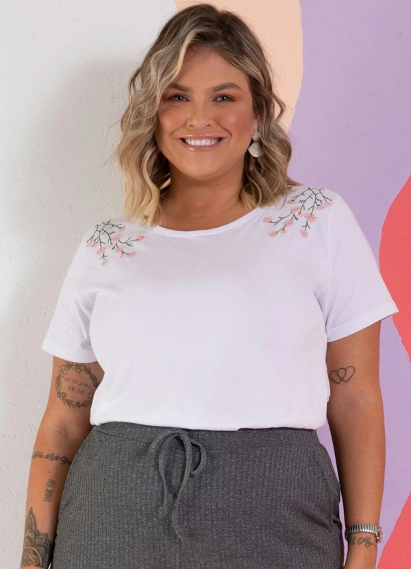 Quintess - Blusa Branca com Bordados em Ramos 7