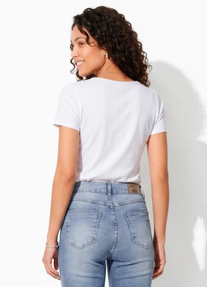 Moda Pop - Blusa Branca com Estampa Localizada - MODA POP