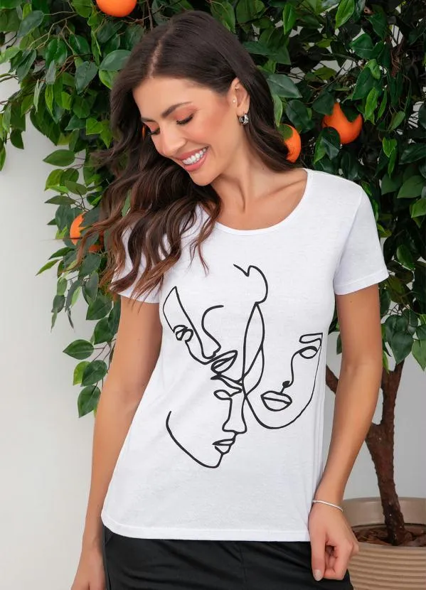 Moda Pop - Blusa Branca com Estampa Localizada 5