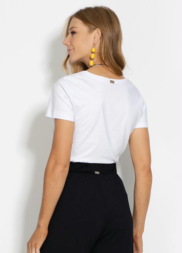 Quintess - Blusa Branca com Manga Curta e Estampa Frente 2