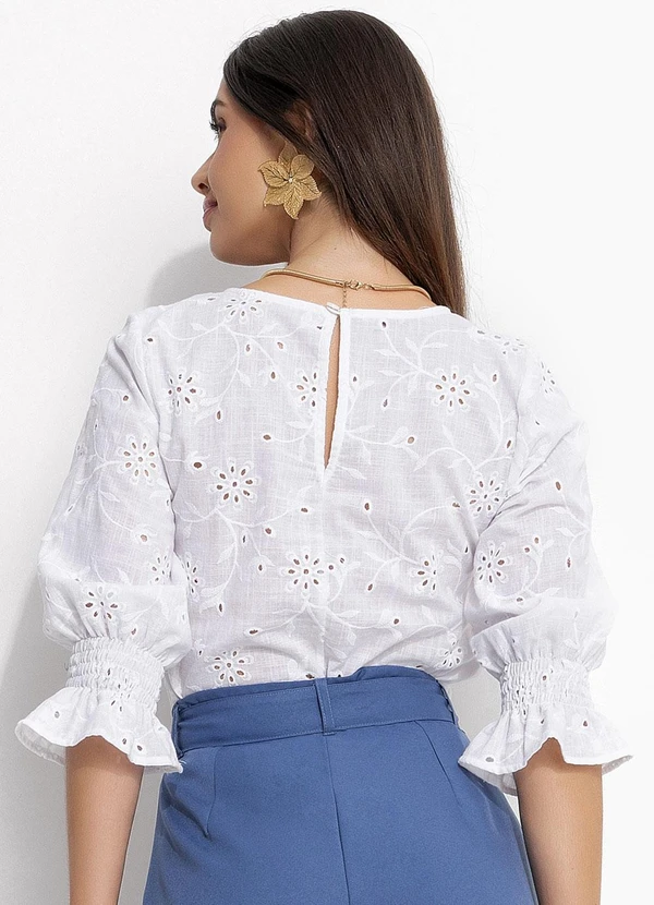 Quintess - Blusa Branca em Tecido Laise 2