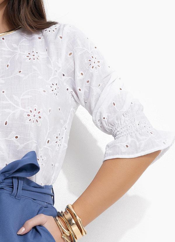 Quintess - Blusa Branca em Tecido Laise 8