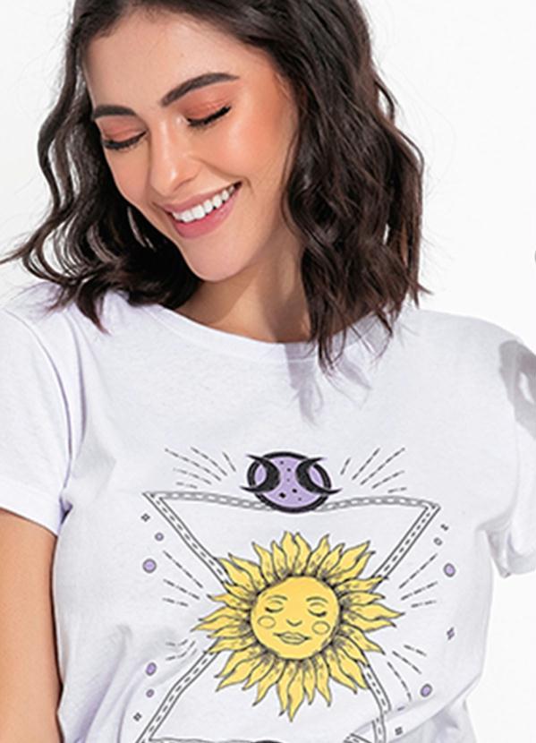 Outlet - Blusa Branca Manga Curta e Estampa Localizada 3