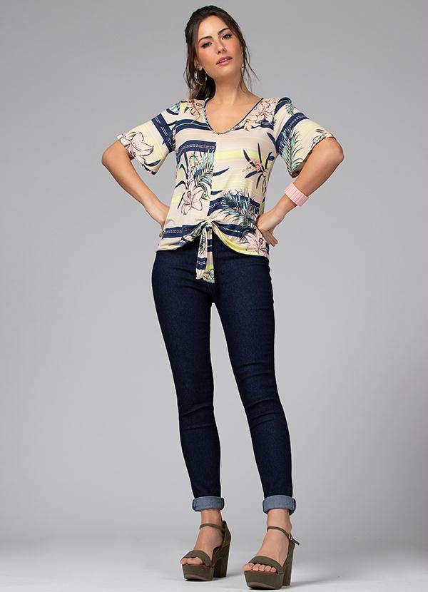 Quintess - Blusa com Amarração na Barra Tropical Bege 3