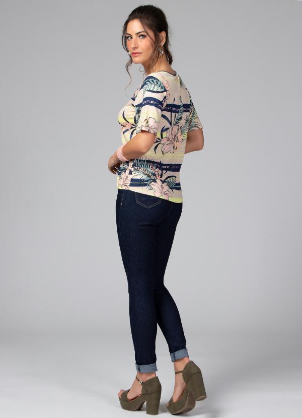 Quintess - Blusa com Amarração na Barra Tropical Bege 4