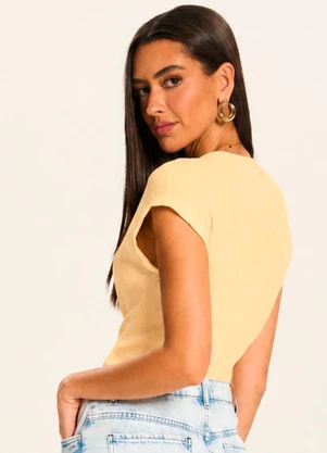 Doce Trama - Blusa com Gola Polo e Botões Frontais Amarelo - DOCE TRAMA