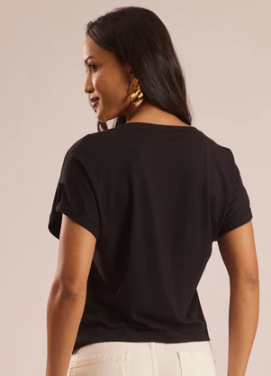 Doce Trama - Blusa com Manga Dobrada e Botão Decorativo Preto - DOCE TRAMA