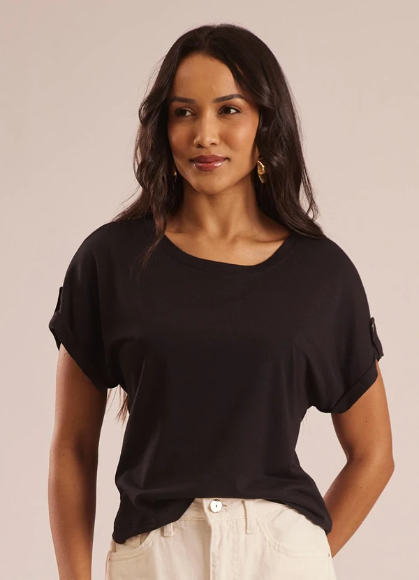 Doce Trama - Blusa com Manga Dobrada e Botão Decorativo Preto