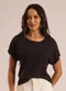 Doce Trama - Blusa com Manga Dobrada e Botão Decorativo Preto - variação: Preto