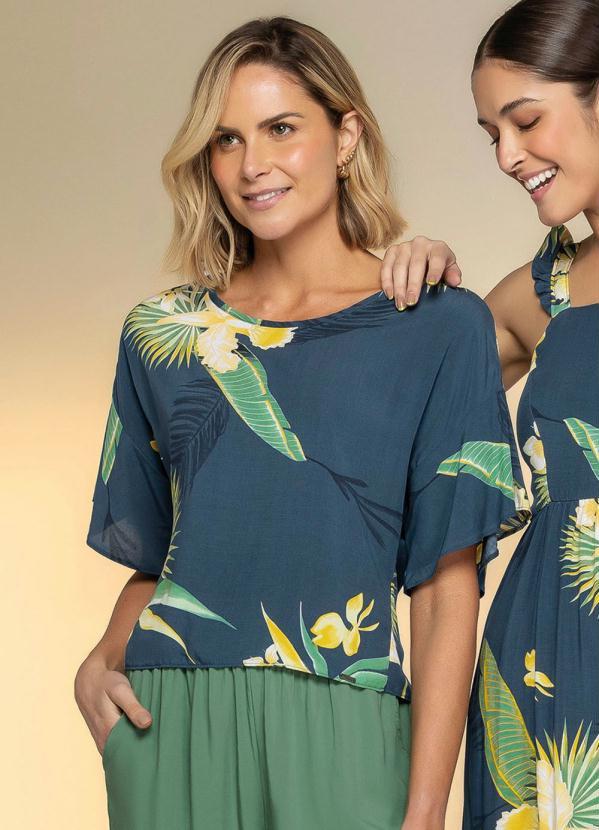 Marialícia - Blusa com Manga Flare Marialícia Marinho