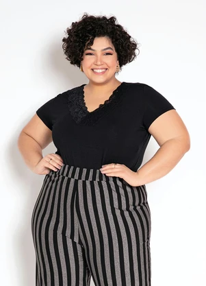 Quintess - Blusa com Renda Preta - QUINTESS